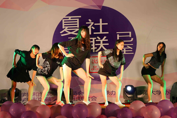 舞之林协会带来的舞蹈《Good Time》.jpg