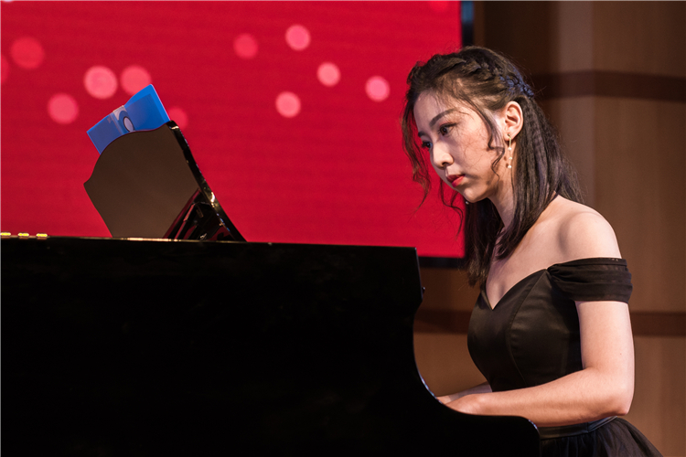 20191215 “不忘初心、牢记使命”主题教育暨青年教师专场音乐会 《红旗颂》 林响摄.jpg