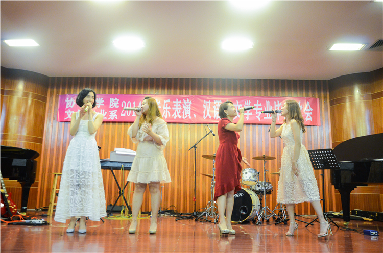 “时代姐妹花”合唱《不遇见》陈漫.jpg