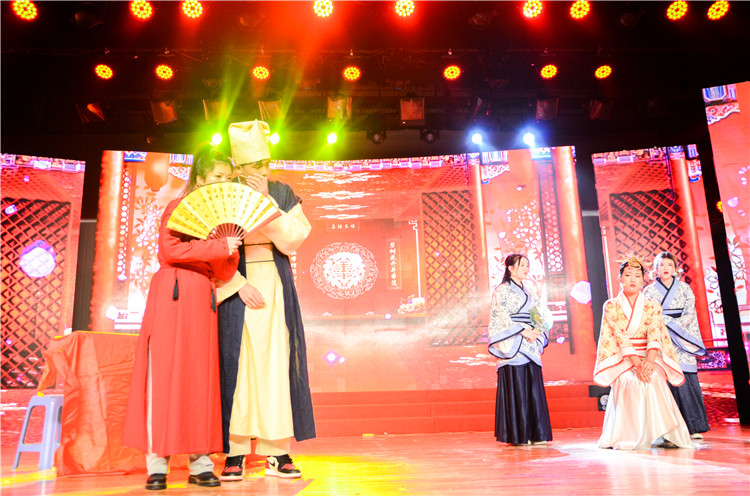 20181212 经法晚会 《女驸马》 陈漫 (7).jpg