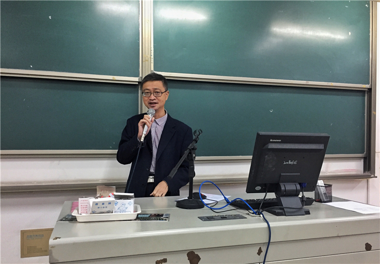 石修银老师解读写作要点 邱迎银摄.jpg