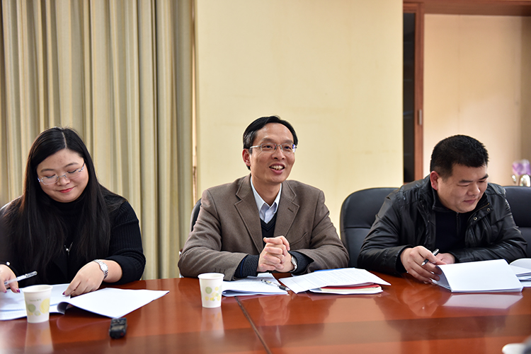20180314 陈晓斌书记(左二)听取学生意见与建议 杨竞雯 (2).jpg