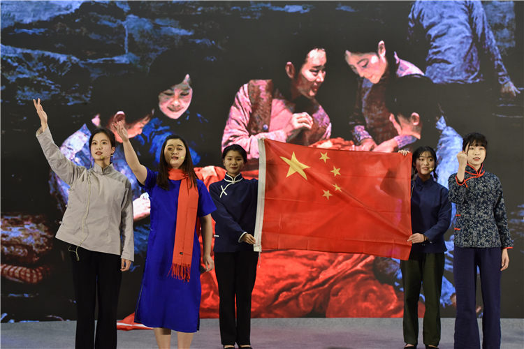 20191211福建师范大学协和学院主题教育情景党课展演暨基层党组织建设成果汇报 《风展红旗 见证初心》林响摄 (16).jpg