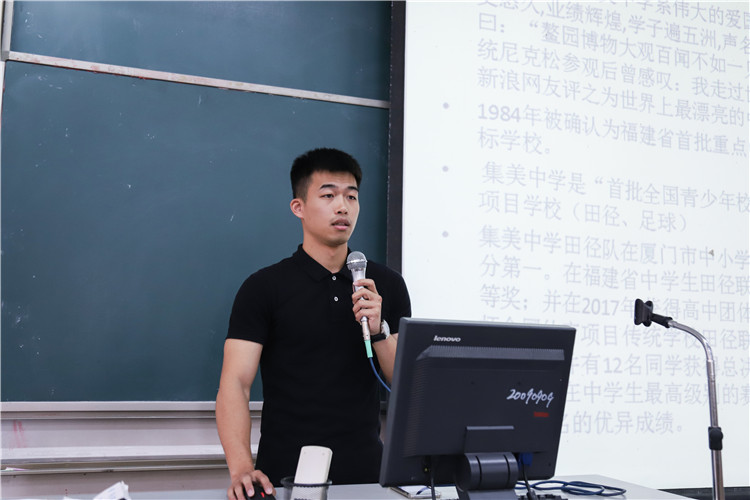 20190509 苏睿学长在分享经验 苏曼雨摄.jpg