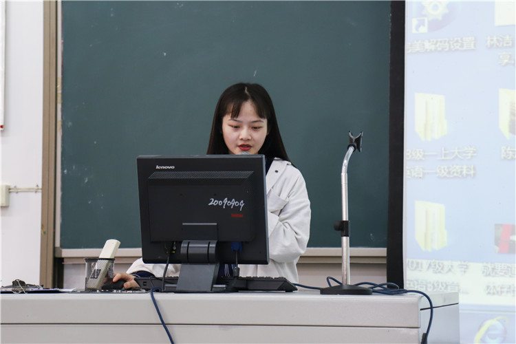 20190509 陈嘉瑜学姐在分享经验 苏曼雨摄.jpg