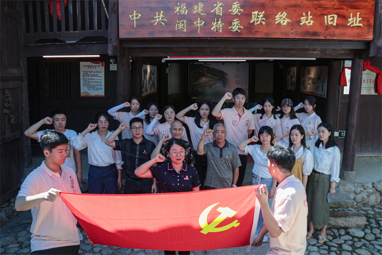 20210705外语系暑期社会实践——新党员入党宣誓 鲁雅怡摄 (4).jpg