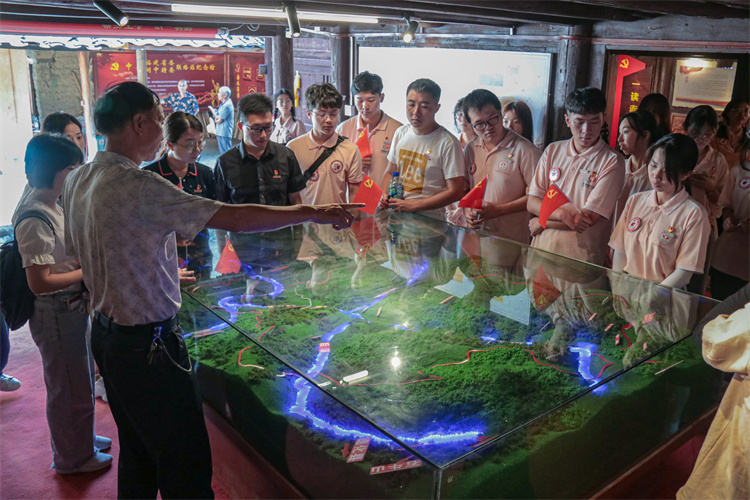 20210705外语系暑期社会实践——“四读赤水”老党员讲解中共福建省委闽中特委联络旧站址 鲁雅怡摄 (1).jpg