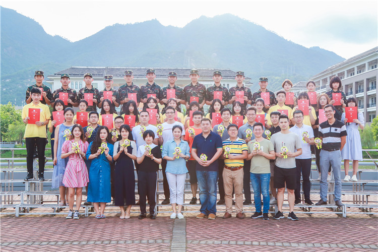 20180912 各系辅导员和迎新军训宣传报道新闻助导合影 林小毳摄 .JPG