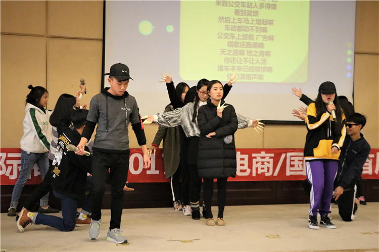 20171209 四川-龙岩队的方言歌曲串烧+rap 吴茹冰摄.jpg