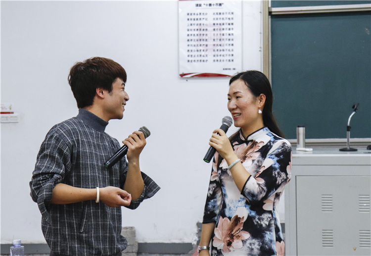 20180411老师与选手交流杨佳宜摄.JPG