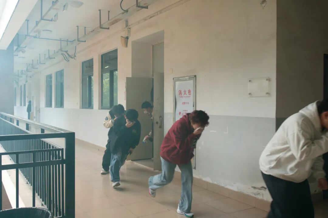 20230318 国际教育学院消防安全知识普及与应急疏散演练 周子洋(摄) (11).jpg