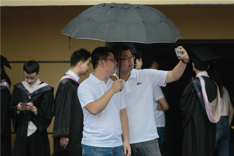 20210622福建师范大学协和学院2021届学生毕业典礼学位授予仪式 老师们合影 林响摄.jpg