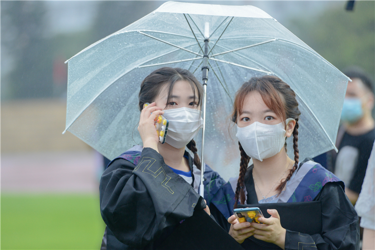20210622福建师范大学协和学院2021届学生毕业典礼学位授予仪式 毕业生参加毕业典礼 林响摄.jpg