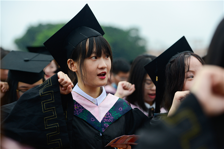 2021062220210622福建师范大学协和学院2021届学生毕业典礼学位授予仪式jpg 台下观众 林响摄(19).jpg