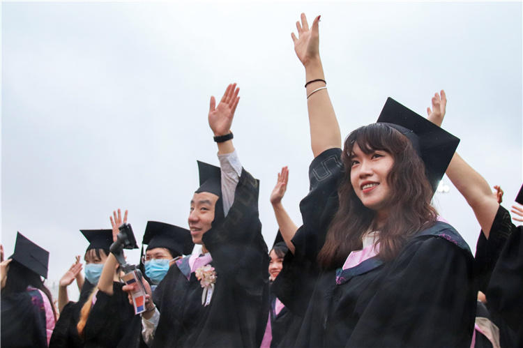 20210622福建师范大学协和学院2021届学生毕业典礼学位授予仪式 毕业生参加毕业典礼 冯晏平摄 (12).jpg