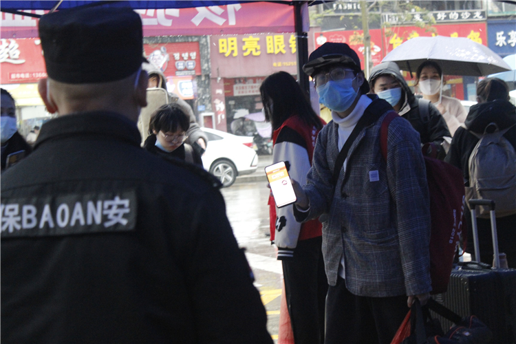 20220219 顺利返校!信息技术系学子安全有序返校 (6).JPG