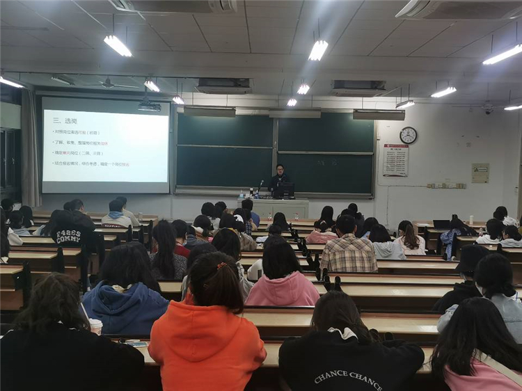 20211221教务部开展公务员考试经验交流会 (2).jpg