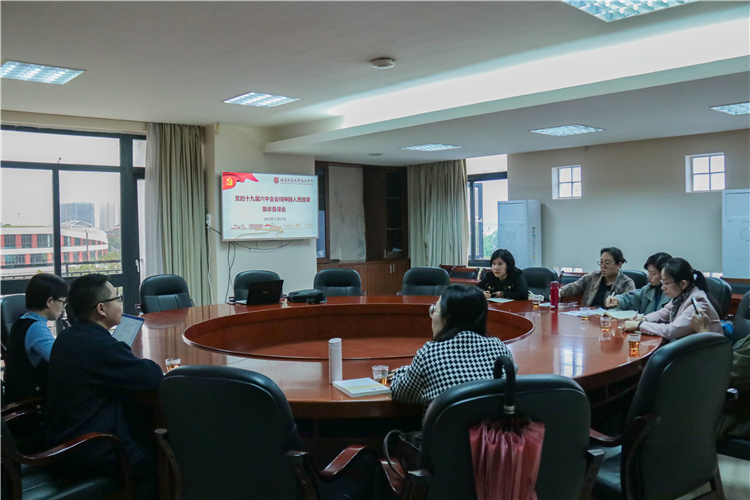 20211117党的十九届六中全会精神融入思政课集体备课会 鲁雅怡摄 (1).jpg