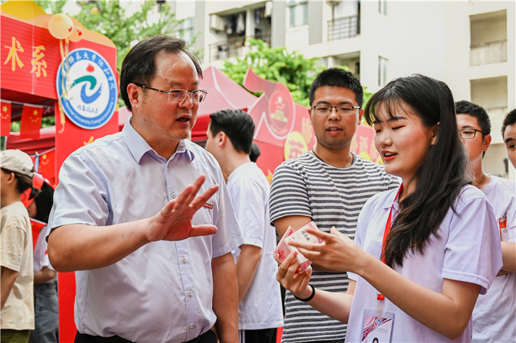 20191001 协和学院师生参与游园会欢度国庆 赖东荣.jpg