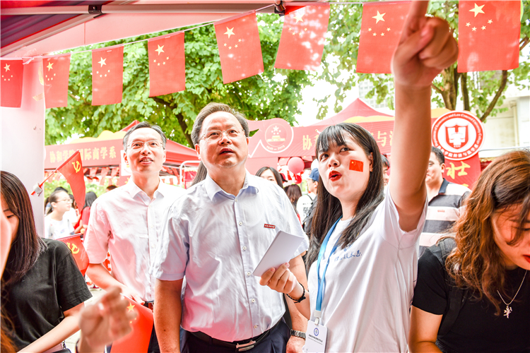 20191001学院团委组织国庆游园活动 林响摄 (6).jpg