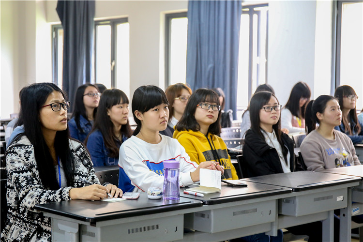 20160416风姿形体法编创人李青走进我院 为外语女生体态美“搭脉” 叶晓晖 (3).jpg