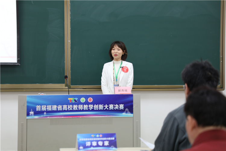 陈方老师在比赛现场.jpg