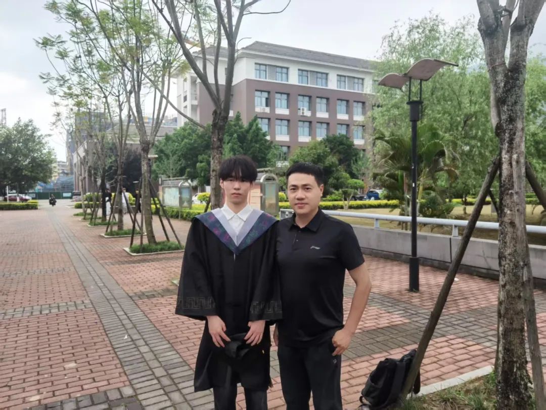 02国际教育学院 师：何李坚  生：唐浩.jpg