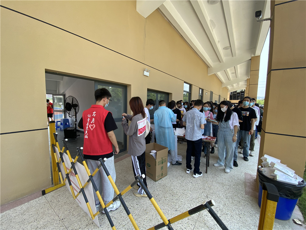 20210510学院全面开展核酸检测 杨竞雯摄 (4).jpg