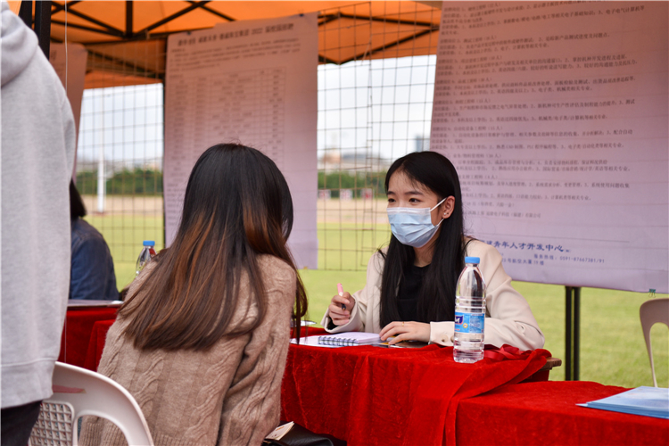 20211113“千校万岗 · 就业有位来”毕业生校园双选会-10.jpg