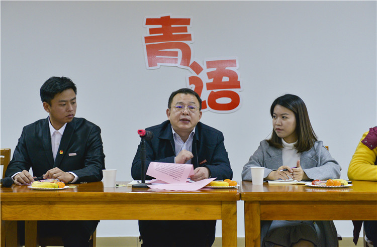 20171213 院党委常务副书记黄俊兴与青年学子茶话未来 林响摄.jpg