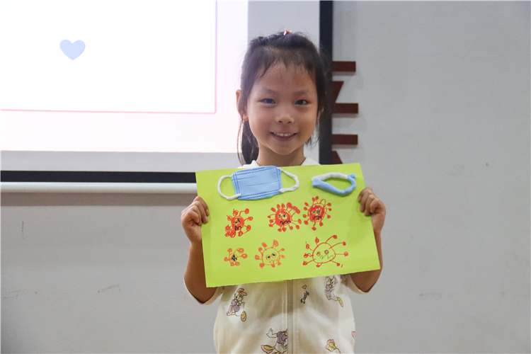 20211109小朋友手工作品展示李睿琦 田堉琳(摄) (1).jpg