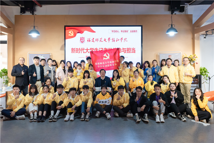 20191213 “不忘初心 牢记使命”主题教育张华荣院长专题思政课暨对话青年学生记者 刘宝飞摄 (4).jpg
