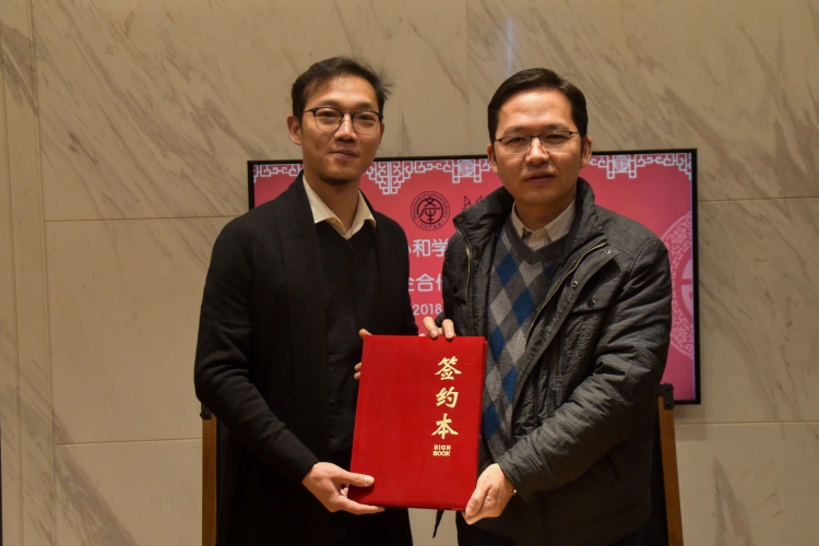 2018032020180320我院文化产业系与合天装饰签订校企合作共建公共实训基地 潘树琛_副本.jpg