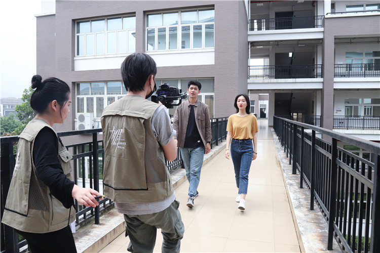 20190415 D栋天台奔跑花絮 苏曼雨摄.jpg