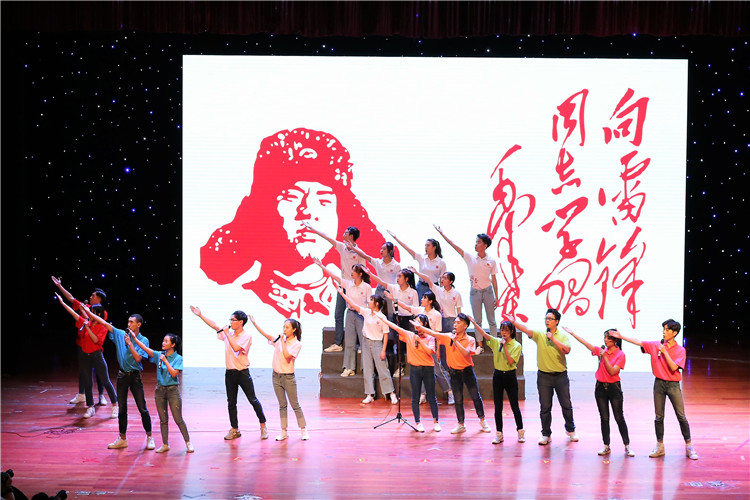 《青春的誓言》朗诵刘晓敏摄.JPG