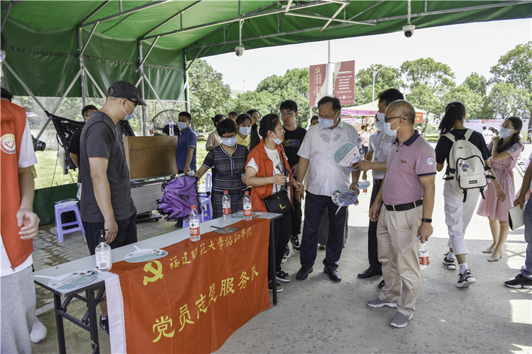20210905 迎新报道 领导巡查 杨竞雯摄 (23).jpg