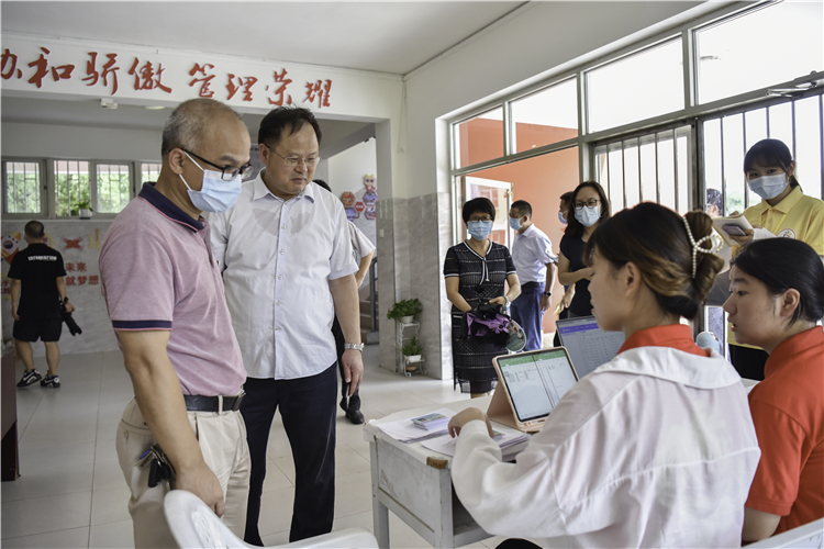 20210905 迎新报道 领导巡查 杨竞雯摄 (21).jpg