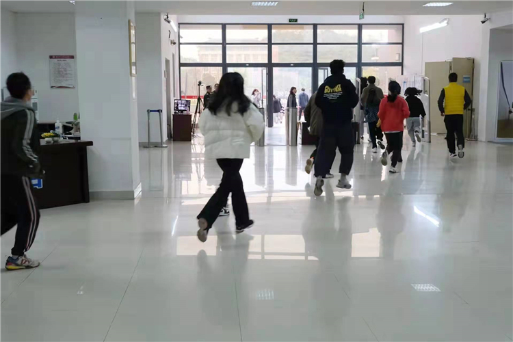 20220302 协和学院图书馆消防演练 刘雨欣 摄 (4).jpg