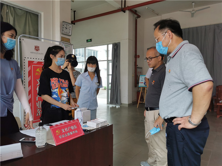 20200908迎接第一批学生返校 林响摄 (9).jpg