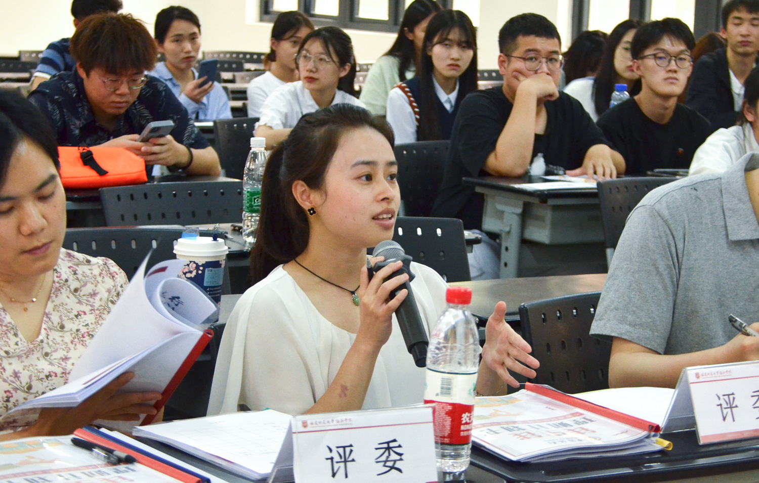 3、评委点评.jpg