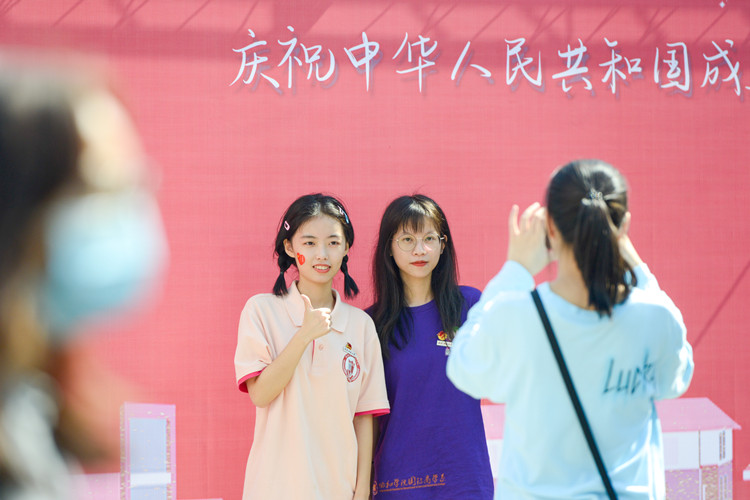 20201001 国庆游园 同学合照 林响摄.jpg