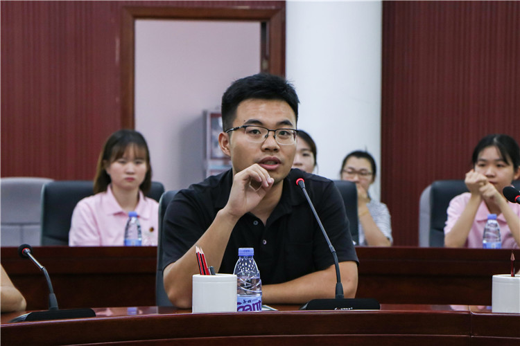 20180704 “百人百村访百生”座谈会中优秀毕业校友林兴镜谈及个人创业感想 黄佳颖摄 (15).JPG