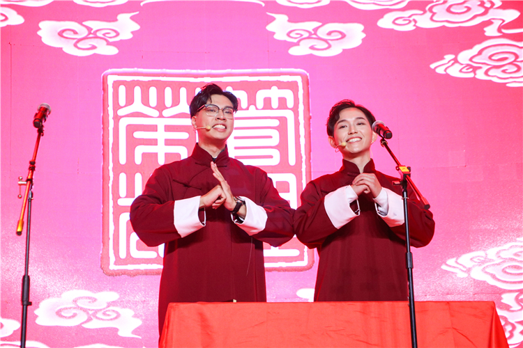20181211 管理学系两周年 相声《壹陆同行》 游慧娴摄.jpg