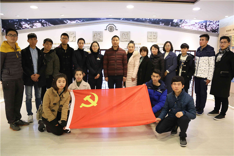 福建师范大学协和学院经济与法学系寒假实践队中国银行仓山支行合影(2)王伟强摄.jpg