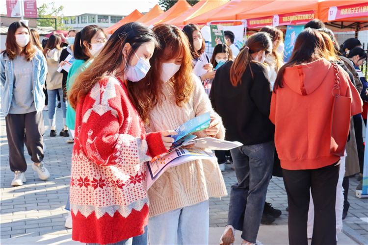 校园专场招聘会2.jpg