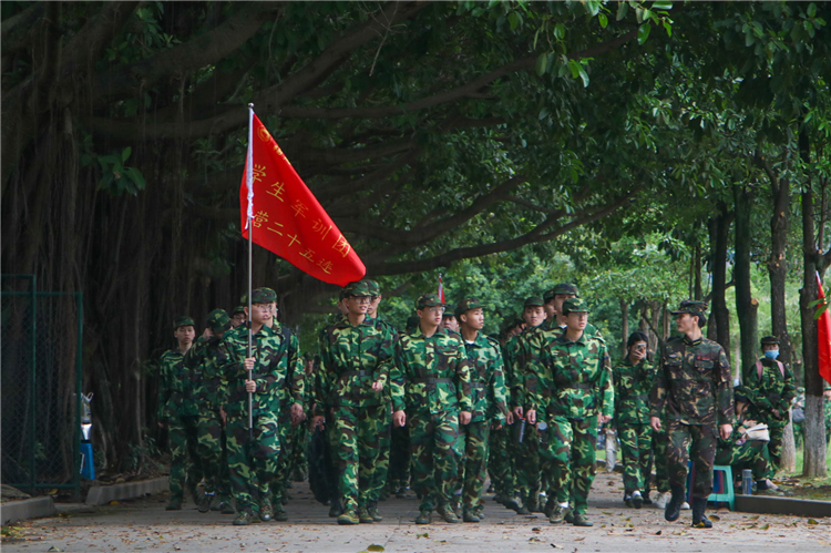20211108福建师范大学2020级学生军训开训式 苏薪雅(见习记者)摄.jpg