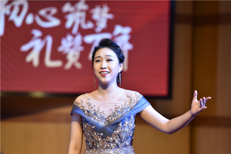 女声独唱《边境的小鸟》林响摄.jpg