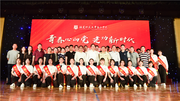 20190515学院举办纪念五四运动100周年暨2019年优秀学生表彰大会 林响摄 (39).jpg