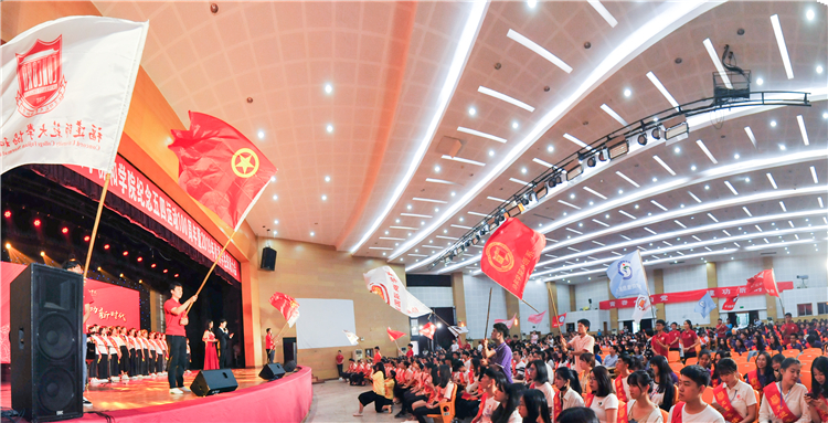 20190515学院举办纪念五四运动100周年暨2019年优秀学生表彰大会 以时代之名唱响青春赞 杨竞雯-1.jpg