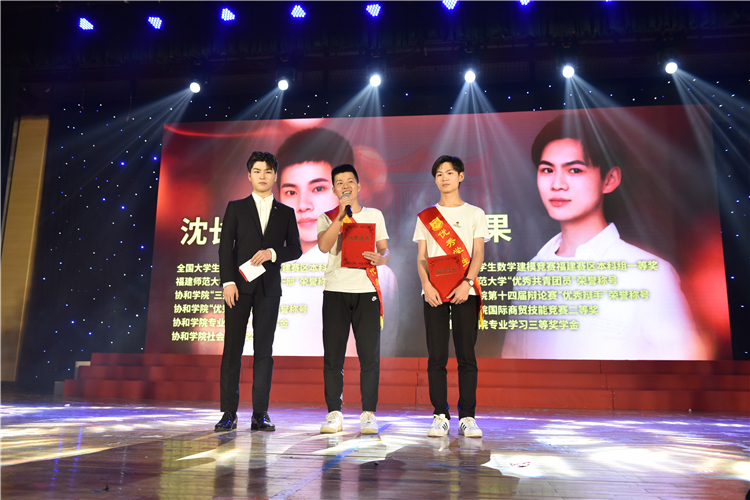 20190515学院举办纪念五四运动100周年暨2019年优秀学生表彰大会 林响摄 (14).jpg